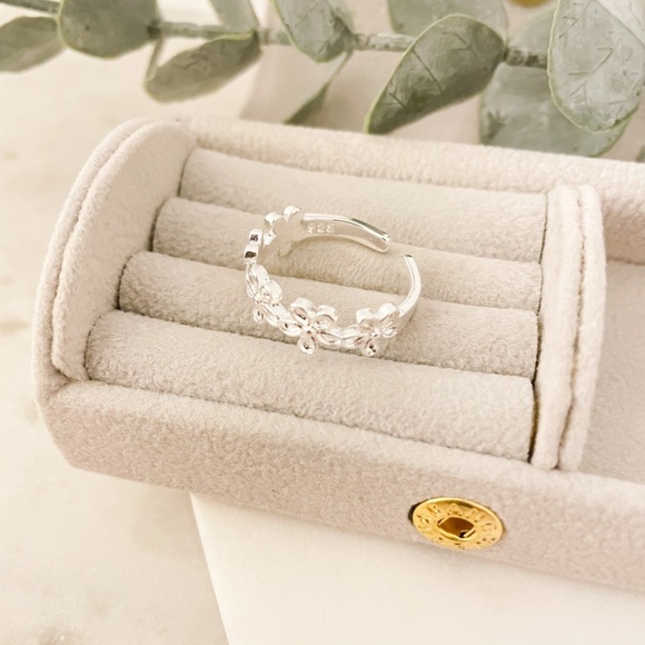 925 Sterling Silver Dainty Flower Ring Minimalist Ring Chic Boho Ring - Picture 9 of 9